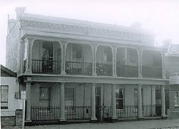 B0144 135 Drummond St Carlton