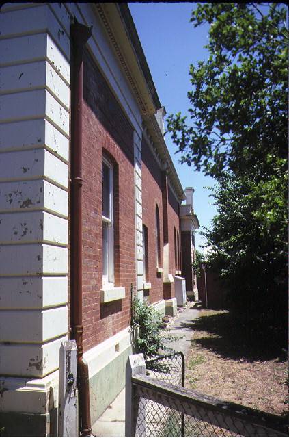 echuca court house side elevation dec1983