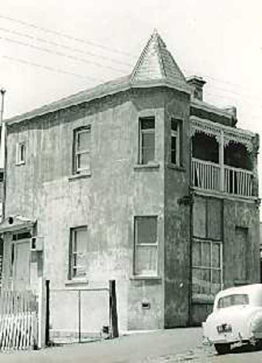 B1715 104 Peel Street Kew