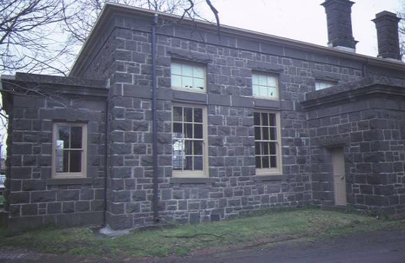 kyneton court house hutton street kyneton side elevation from front sep1984