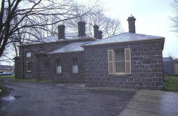 kyneton court house hutton street kyneton side elevation from rear sep1984