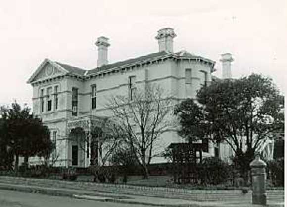 B1227 Otira- corner of Walpole and  Eglington Streets