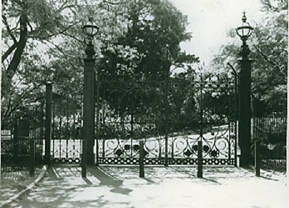 B0230 Nareeb Gates Park St Sth Yarra Entrance Royal Botanic Gardens