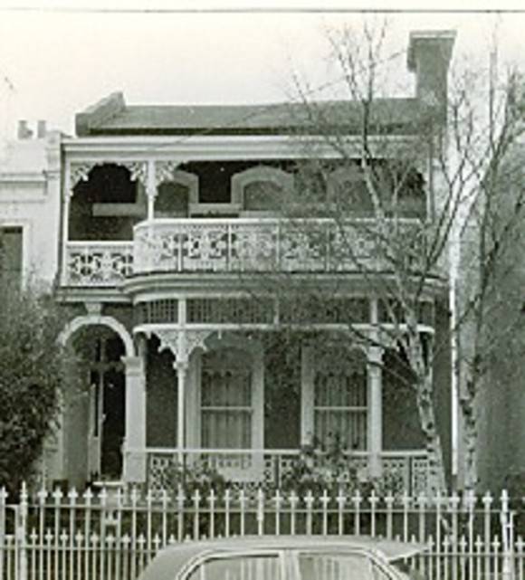 B0185 Opera House East Melbourne