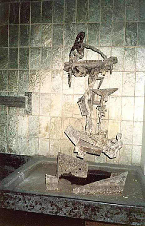 B7088 Ian Bow Sculpture
