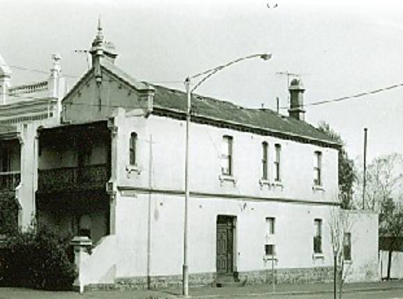 B4725 107 Royal Parade 