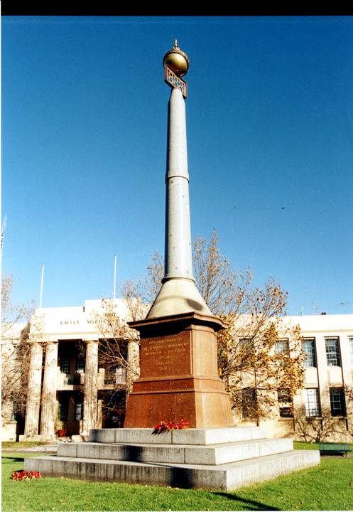 B5833 Eight Hours Day Monument
