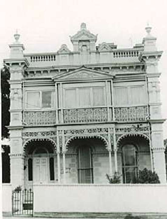 B2105 Lisbon House