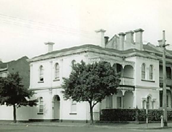 B0581 House Toorak Rd & Millswyn St