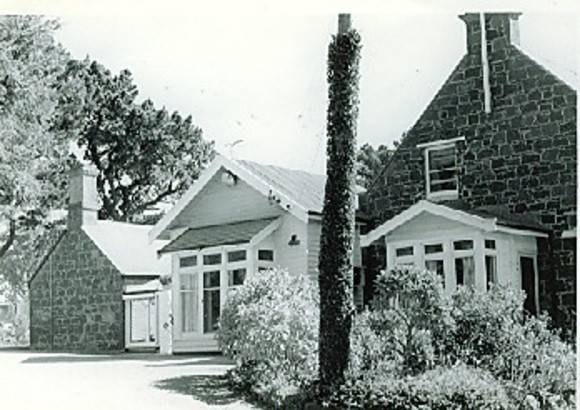 B2100 Manor House 
