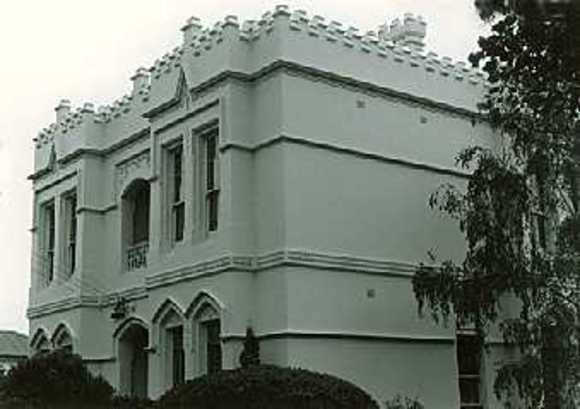 B2702 Tudor House 