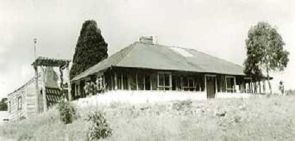 B2814 Pontville