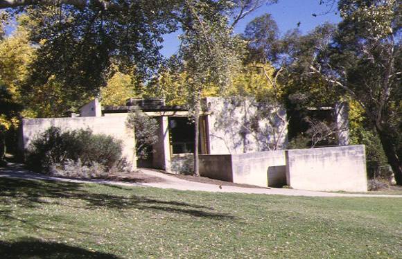1 heide 7 templestowe road bulleen east elevation may1998
