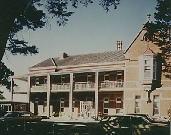 B5853 McCulloch House 