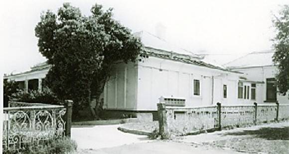 B1412 House 33 Tweedside St, Essendon