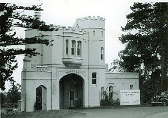 B1194 Gatehouse Mount Eliza