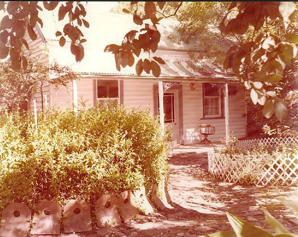 B4815 Cottage on Monsalvat