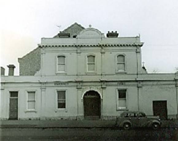 B1352 Emerald Hall 295 Bank St South Melbourne