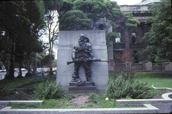 state library of victoria & national museum complex war statue on la trobe street corner jan1985