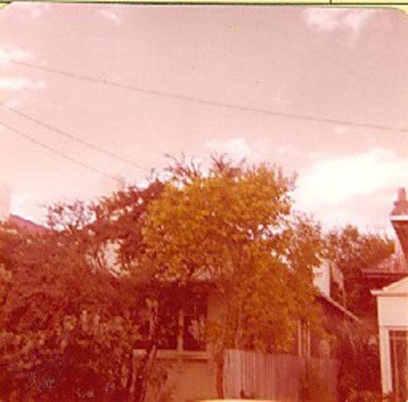 B4344 20 & 20a Ross Street