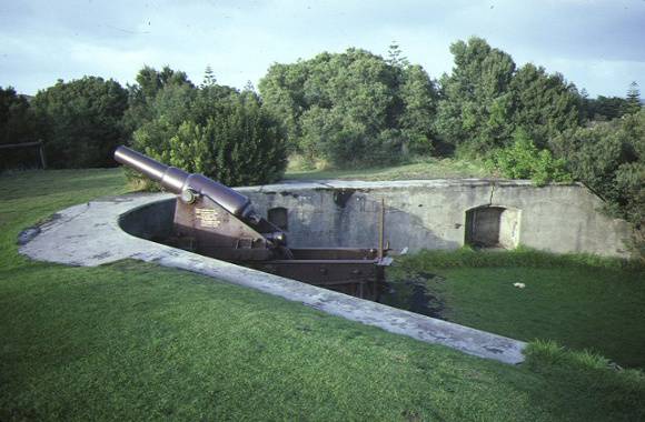 1 guns & emplacements battery hill port fairy cannon may1984