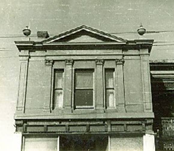 B0522 Top floor shop Church St Richmond