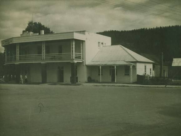 B1036 alpine hotel