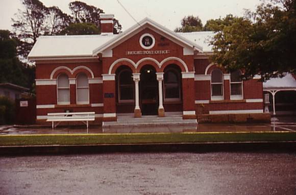 B6230 Bright Post Office