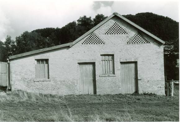 B1100 Decameron Stables
