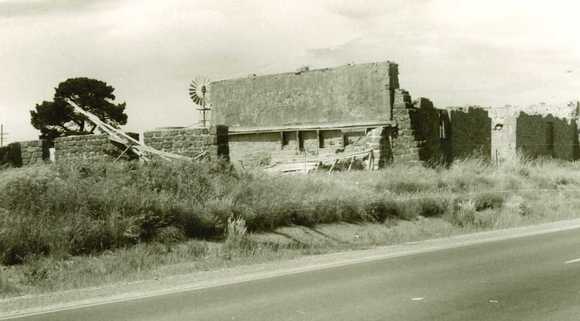 B1739 Cobb and Co stables Burrumbeet