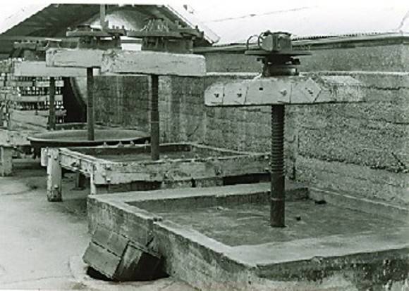 B1236 Best's Cellars Wine Presses