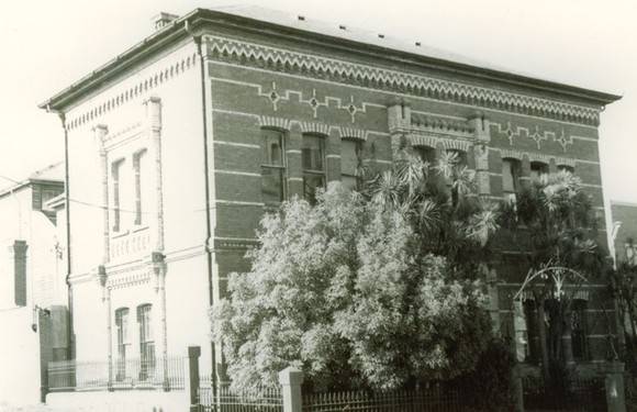 B1059 Former Ballarat East Free Library