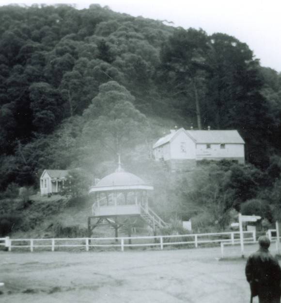 B3582 Bandstand 