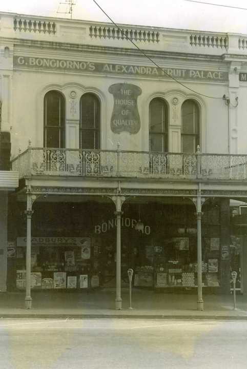 B1749 Bongiornos Fruit Shop