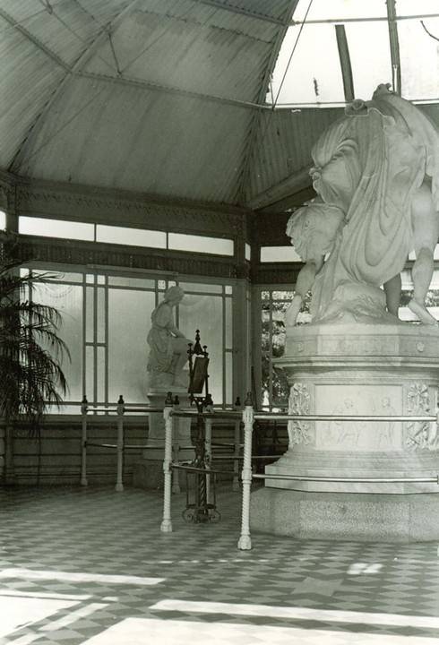 B1748 Statuary Gardens Pavilion
