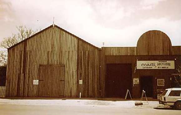 b5944 Campbell's Coach House