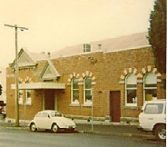 B4237 Free Library 