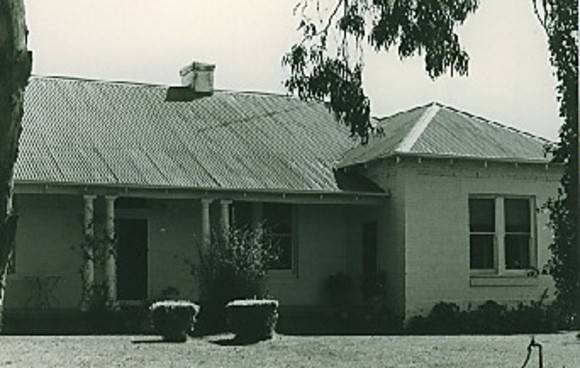 B1321 Old Manse