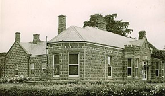 B1143 Larra Homestead