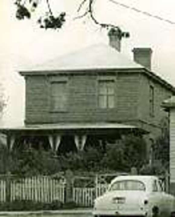 B1483 27 Percy Street