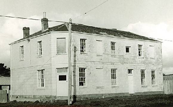 B1147 House Cnr Boundary Rd & Regent Street Geelong