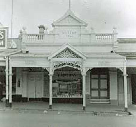 B2175 Eaglehawk Verandah