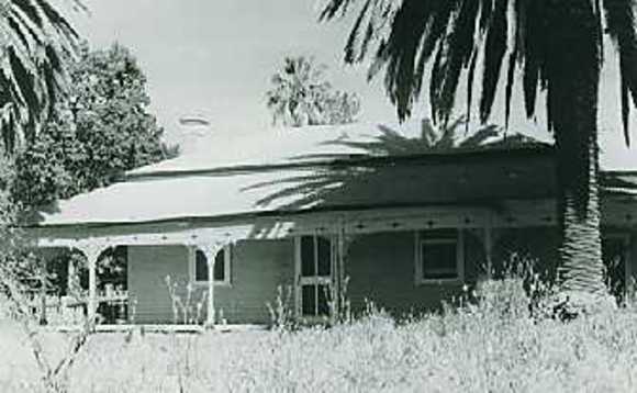 B2576 Mount Camel homestead,