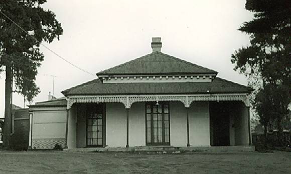 B1148 Edward Willis House