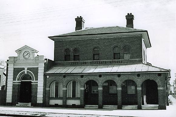 B2614 Post Office 