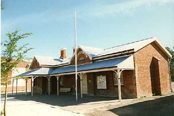 B3472 Mechanics' Institute 
