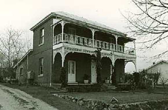 B2518 14 Bridge Rd Beechworth