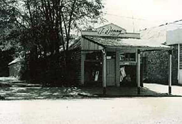 B1824 Denny's Shop Yackandandah