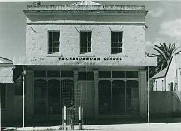 B1828 SG Deans Grocery Store Yackandandah