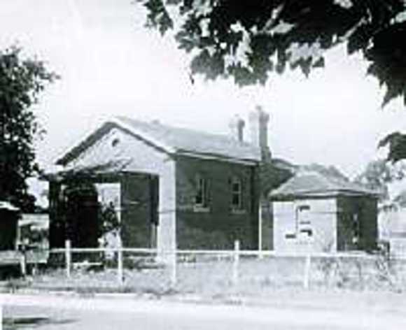 B2934 Court House Chiltern